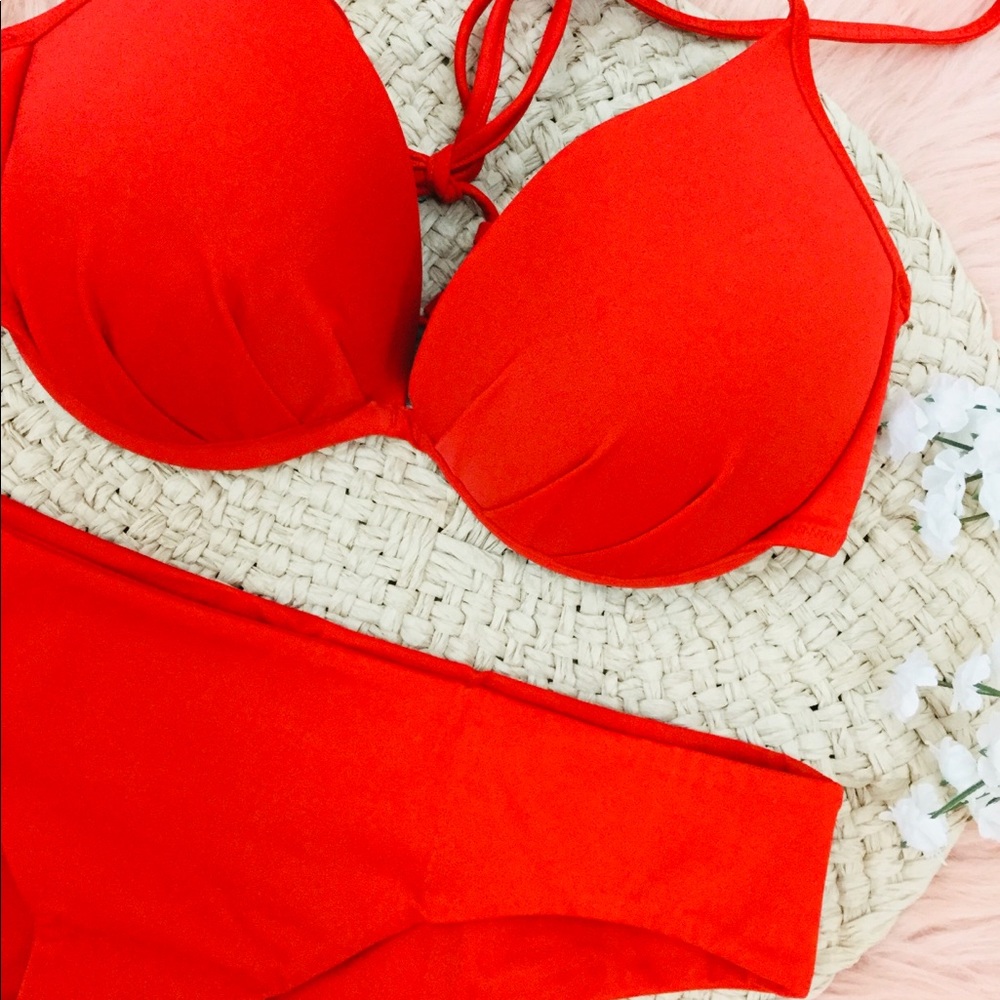Red bikini Set - Picture 3 of 3